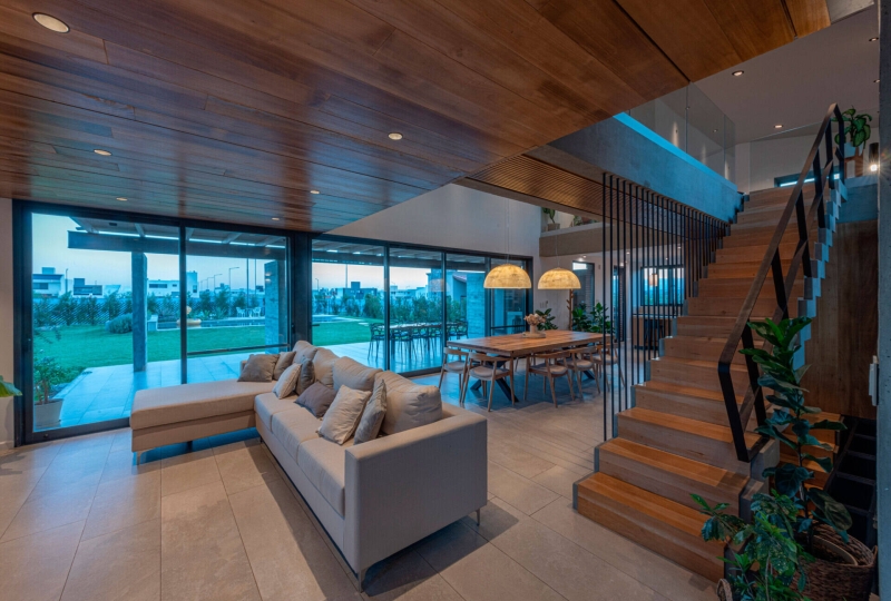 A Brick Family House Where Arriving Becomes an Experience