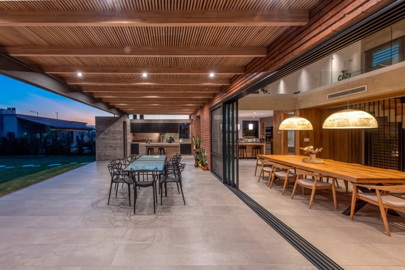 A Brick Family House Where Arriving Becomes an Experience