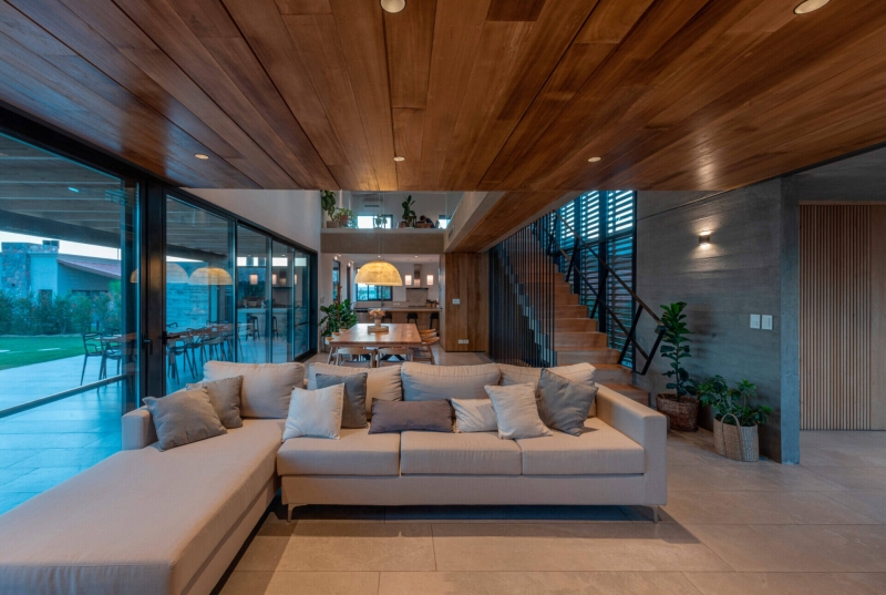 A Brick Family House Where Arriving Becomes an Experience