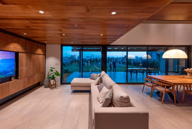 A Brick Family House Where Arriving Becomes an Experience