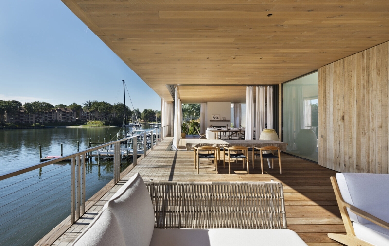 A Coastal Home That Uses Architectural Layers to Extend Outdoor Living