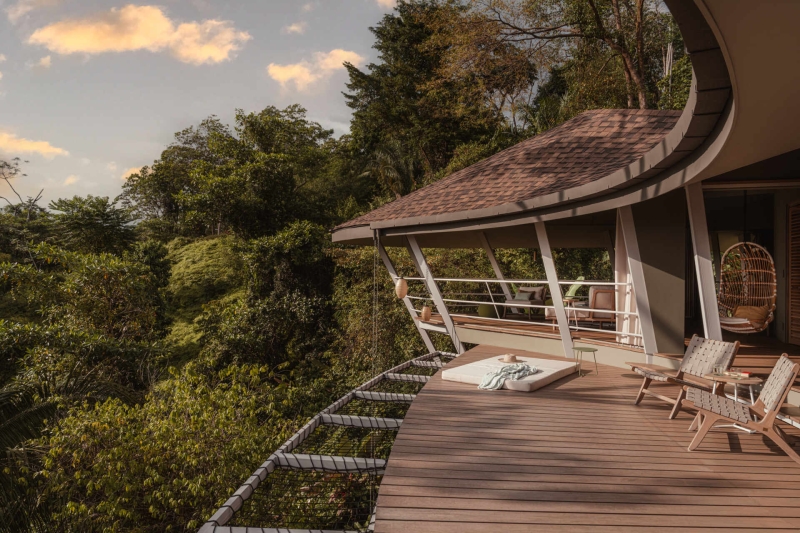 A Modular Structure That Allows a Roof to Flow Like the Landscape