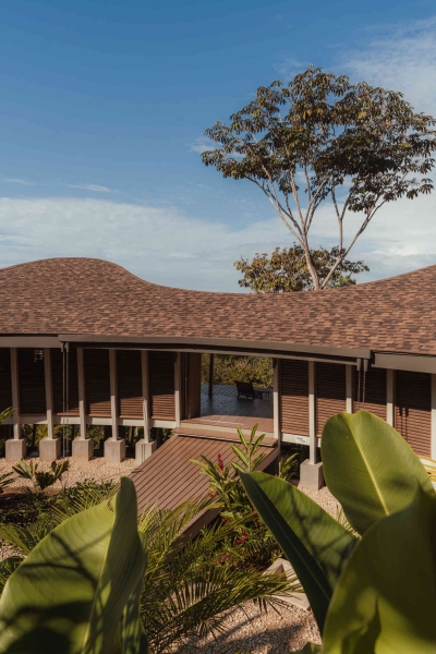 A Modular Structure That Allows a Roof to Flow Like the Landscape