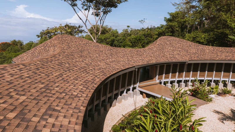 A Modular Structure That Allows a Roof to Flow Like the Landscape