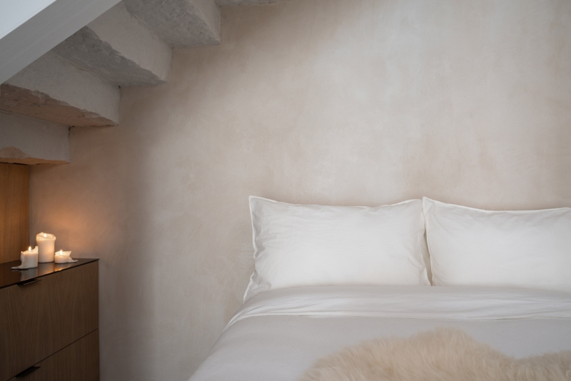 An 18th Century Blacksmith&rsquo;s Workshop Transformed Into A Studio For Two