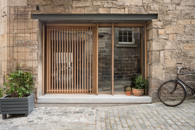 An 18th Century Blacksmith&rsquo;s Workshop Transformed Into A Studio For Two