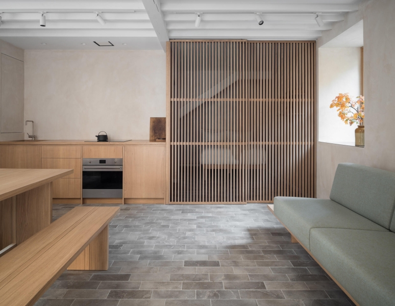 An 18th Century Blacksmith&rsquo;s Workshop Transformed Into A Studio For Two