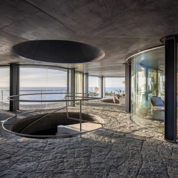 An Amoeba-Shaped Glass Home Perched Above the Chilean Coast