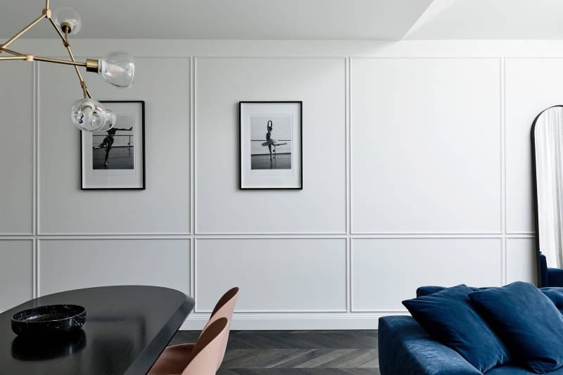 An Indoor Garden Transforms the Center of this Home