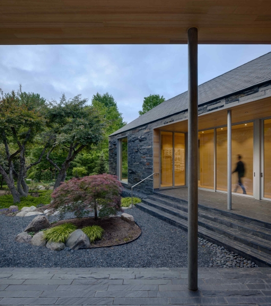 Black Slate, White Ash, and the Landscape That Shapes a Modern Home