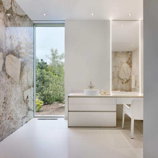 Black Slate, White Ash, and the Landscape That Shapes a Modern Home