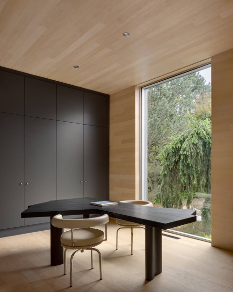 Black Slate, White Ash, and the Landscape That Shapes a Modern Home