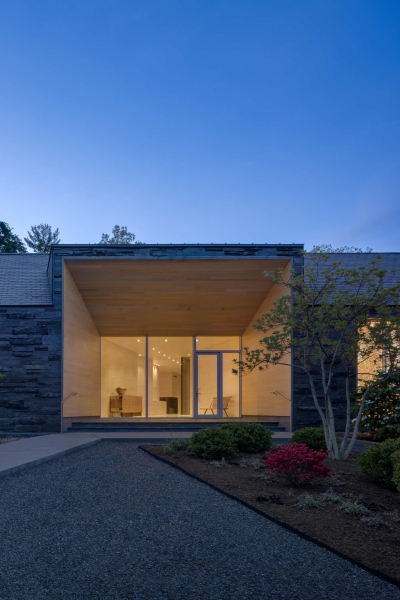 Black Slate, White Ash, and the Landscape That Shapes a Modern Home