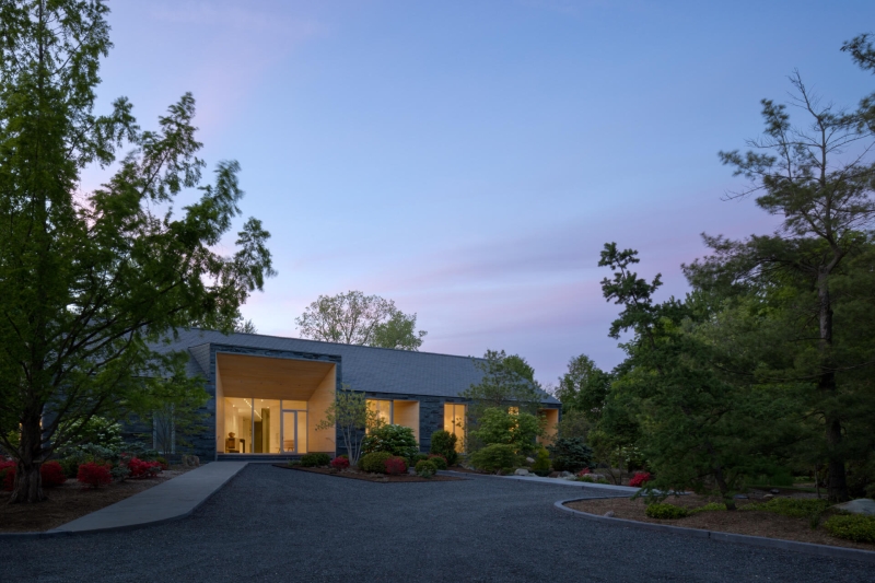 Black Slate, White Ash, and the Landscape That Shapes a Modern Home