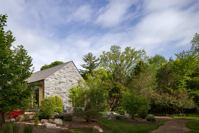 Black Slate, White Ash, and the Landscape That Shapes a Modern Home