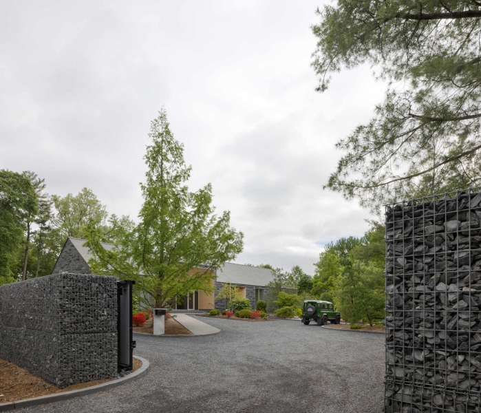 Black Slate, White Ash, and the Landscape That Shapes a Modern Home