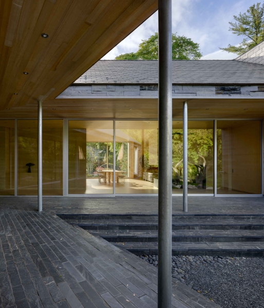 Black Slate, White Ash, and the Landscape That Shapes a Modern Home