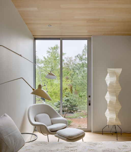 Black Slate, White Ash, and the Landscape That Shapes a Modern Home