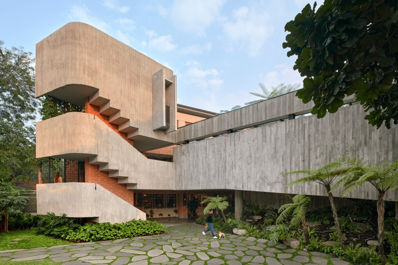 Bumi Pakubuwono | WOFF