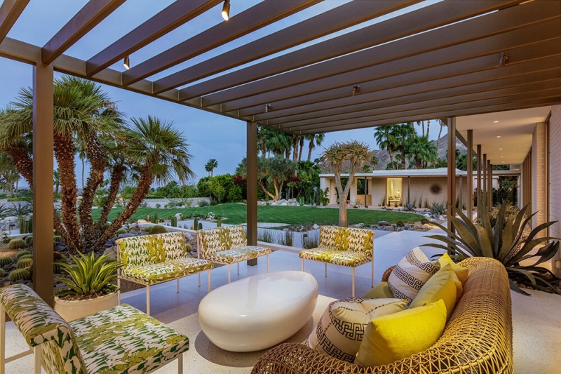 Inside a Mid Century Makeover Perched Above California&rsquo;s Coachella Valley