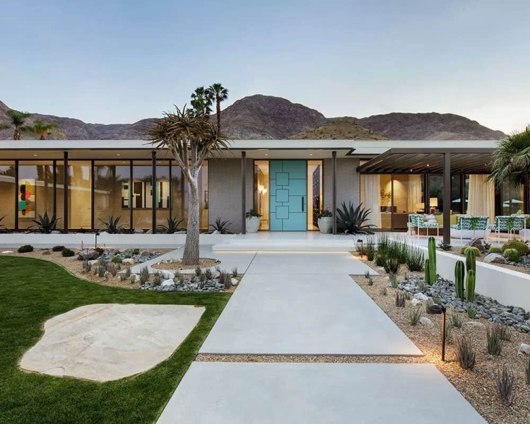 Inside a Mid Century Makeover Perched Above California&rsquo;s Coachella Valley