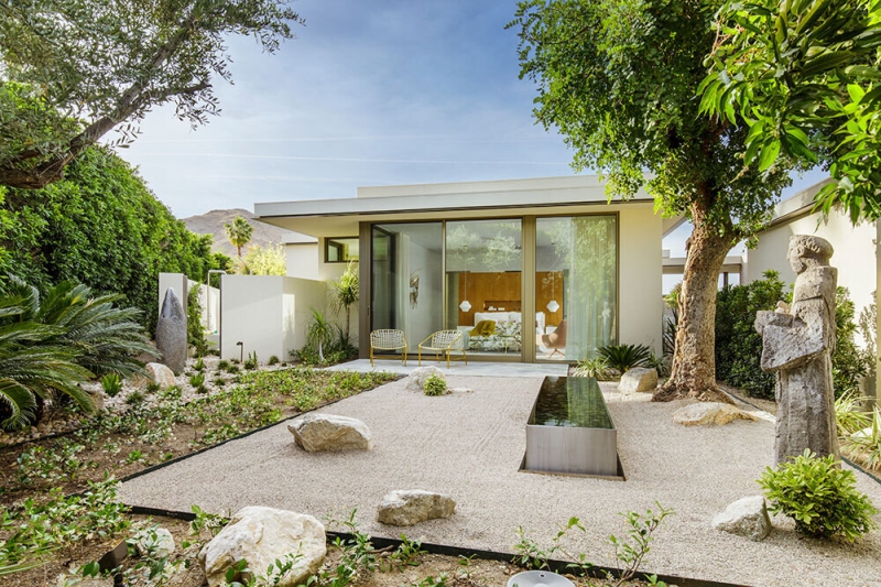 Inside a Mid Century Makeover Perched Above California&rsquo;s Coachella Valley