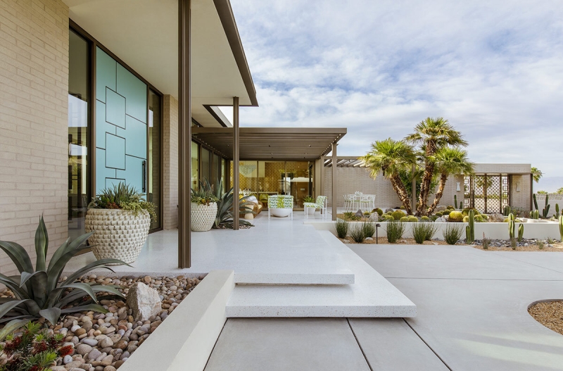 Inside a Mid Century Makeover Perched Above California&rsquo;s Coachella Valley