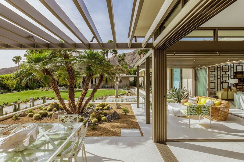 Inside a Mid Century Makeover Perched Above California&rsquo;s Coachella Valley