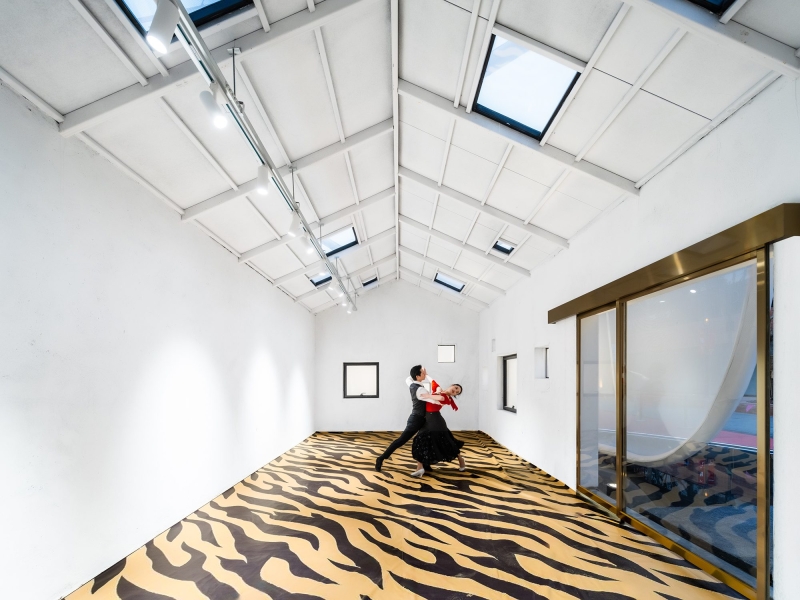 Klein Blue Hills and White Cliff | Wutopia Lab