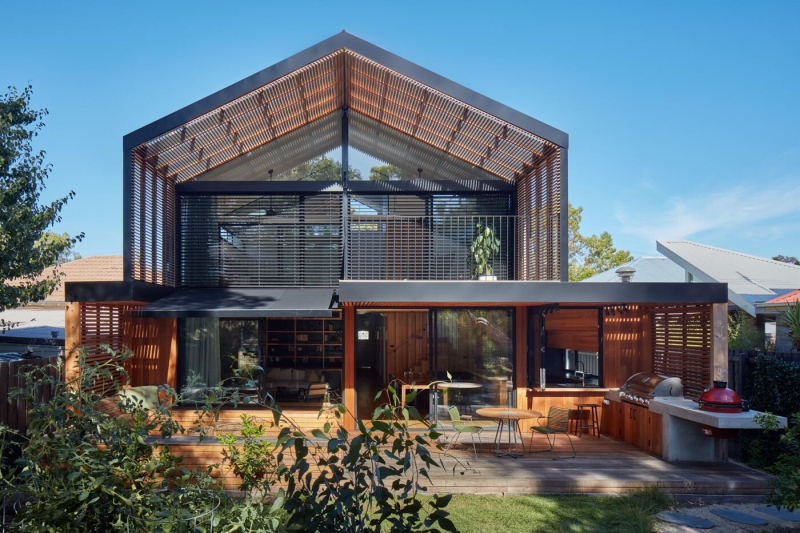 Living on the Edge of a Park Changed How This Home Was Designed