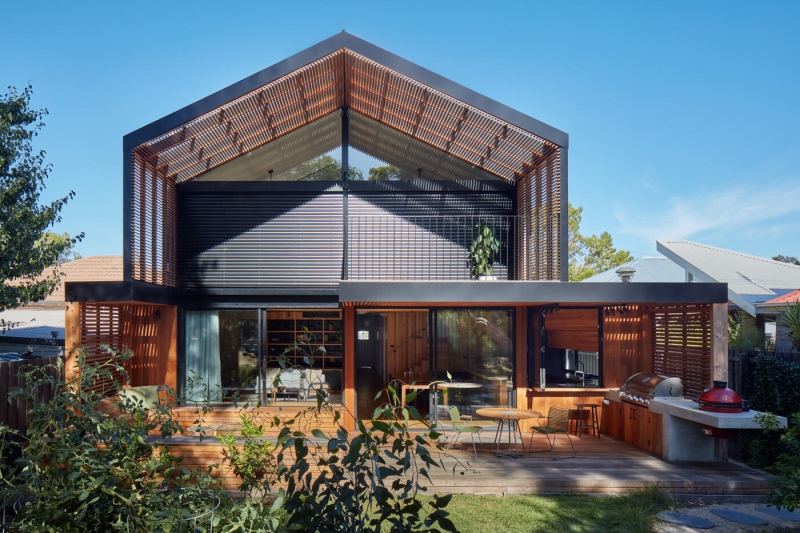 Living on the Edge of a Park Changed How This Home Was Designed