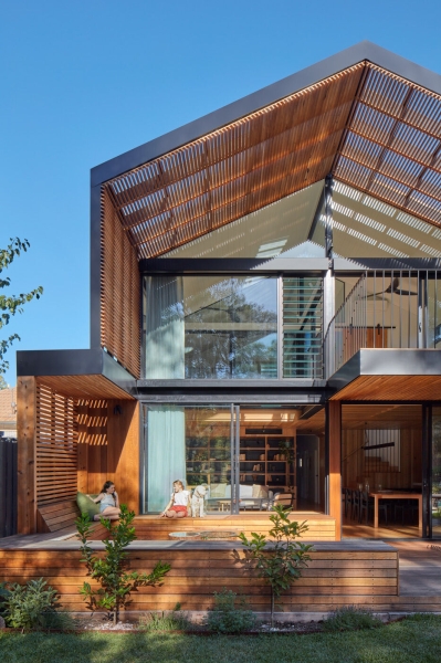 Living on the Edge of a Park Changed How This Home Was Designed