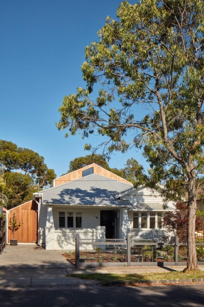 Living on the Edge of a Park Changed How This Home Was Designed