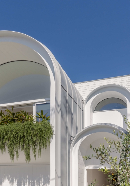 Playful Curves and Brick Create a Calm Sydney Family Home