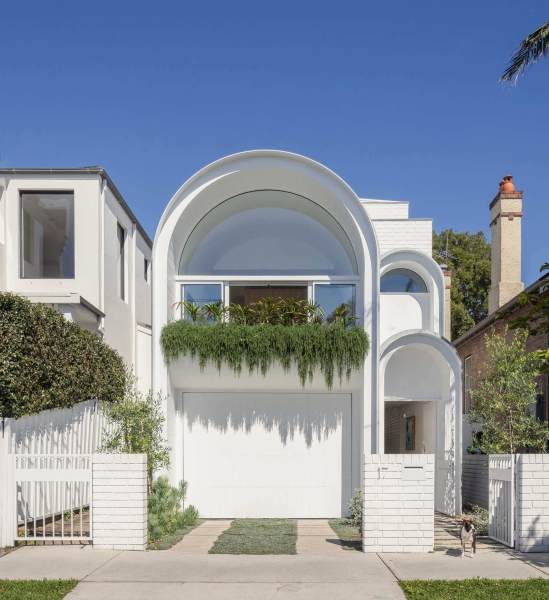 Playful Curves and Brick Create a Calm Sydney Family Home