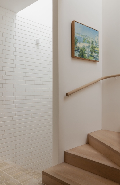 Playful Curves and Brick Create a Calm Sydney Family Home