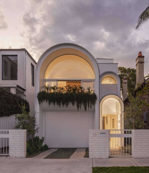 Playful Curves and Brick Create a Calm Sydney Family Home