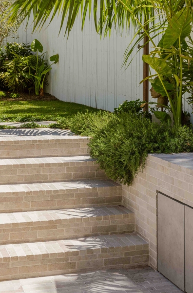 Playful Curves and Brick Create a Calm Sydney Family Home