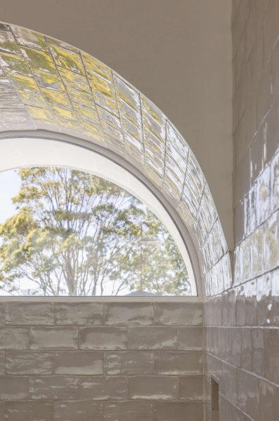 Playful Curves and Brick Create a Calm Sydney Family Home