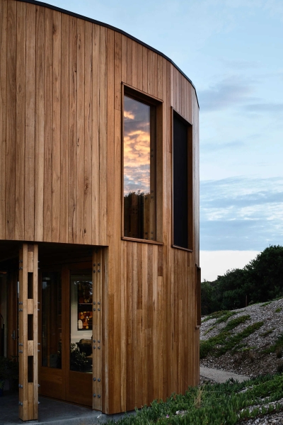 The Compact Circular Beach House Designed for Slow Living by the Sea