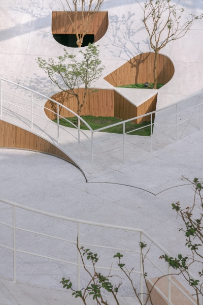 The Floating Courtyard &ndash; Underground Entrance Plaza Renovation | Deep Origin Lab