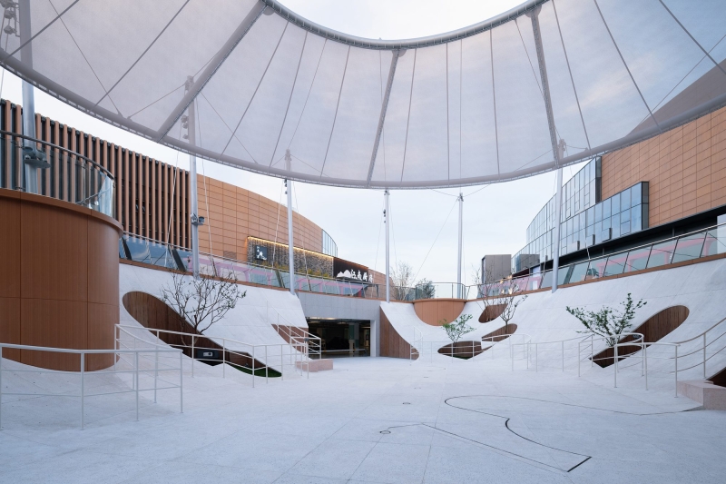 The Floating Courtyard &ndash; Underground Entrance Plaza Renovation | Deep Origin Lab