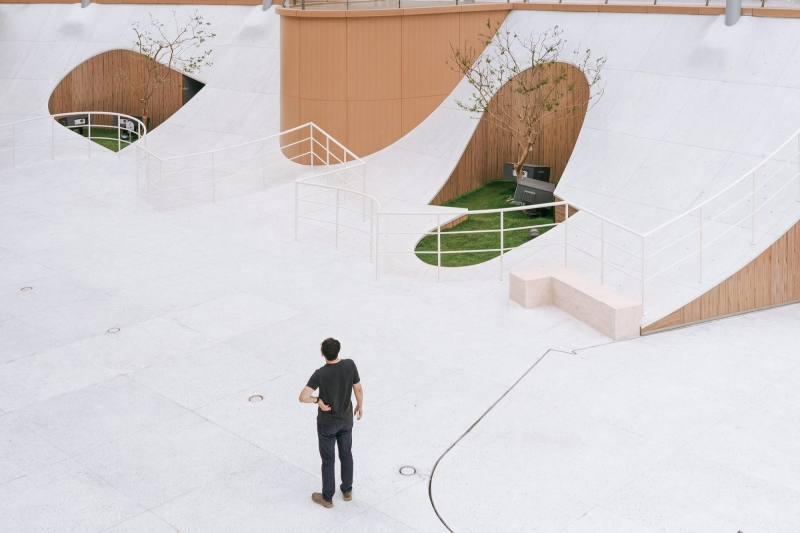 The Floating Courtyard &ndash; Underground Entrance Plaza Renovation | Deep Origin Lab