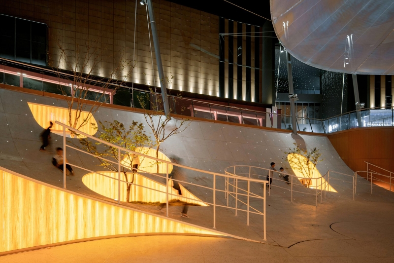 The Floating Courtyard &ndash; Underground Entrance Plaza Renovation | Deep Origin Lab