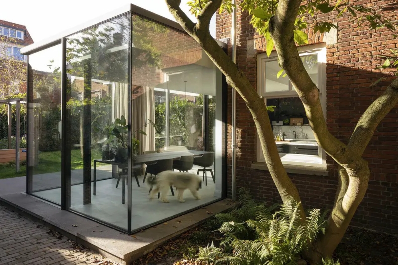 The Glass Extension That Completely Transformed a 1920s Brick Home