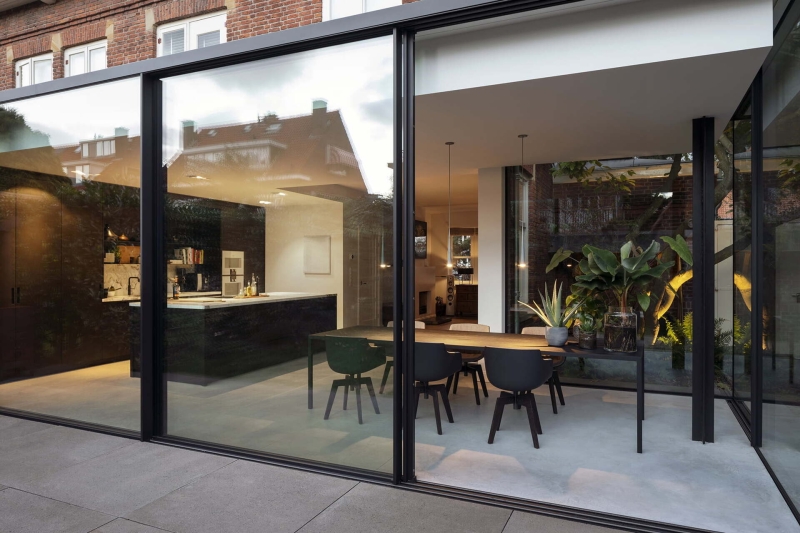 The Glass Extension That Completely Transformed a 1920s Brick Home