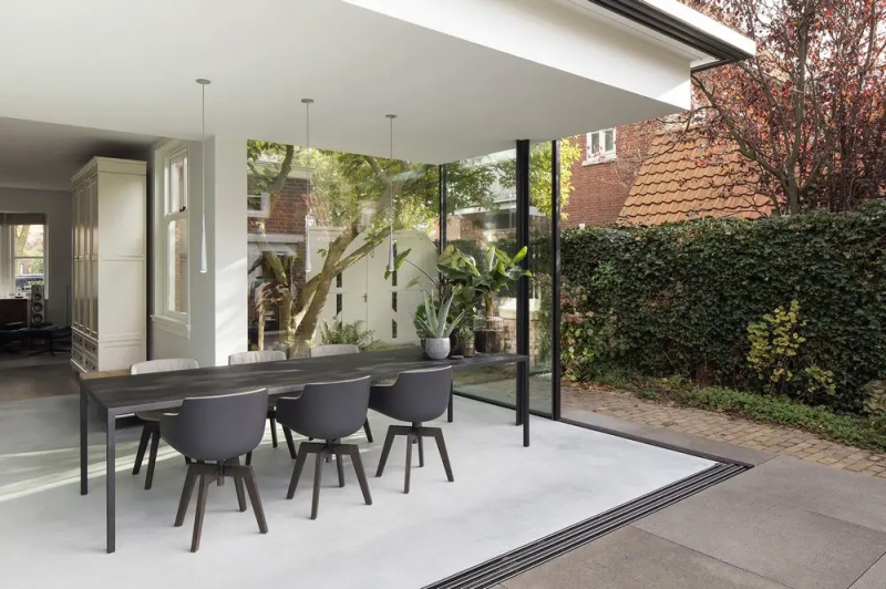 The Glass Extension That Completely Transformed a 1920s Brick Home