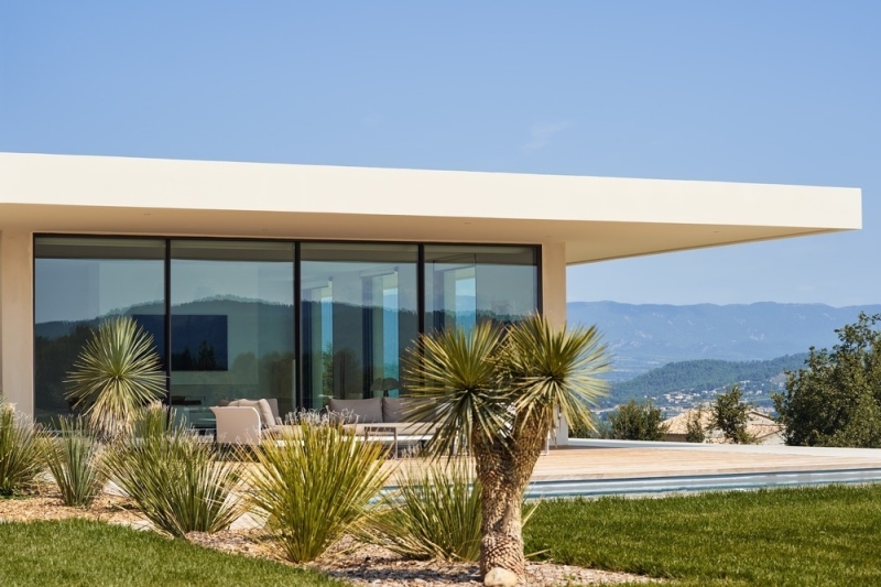 The Modern Home Where Gardens Run Through The Architecture