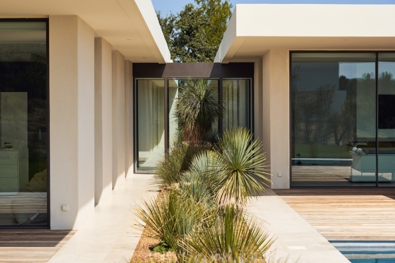 The Modern Home Where Gardens Run Through The Architecture