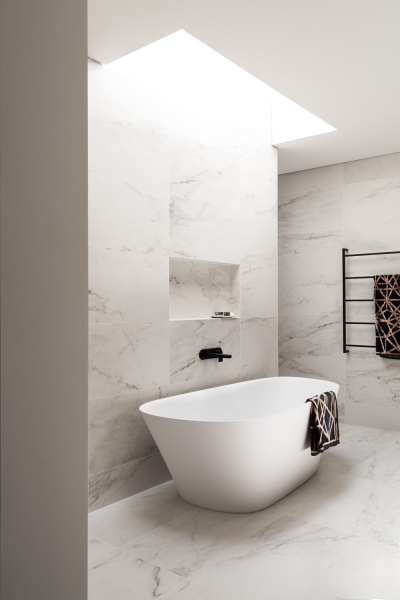 This Modern Home Folds, Angles and Opens Itself Entirely to the View